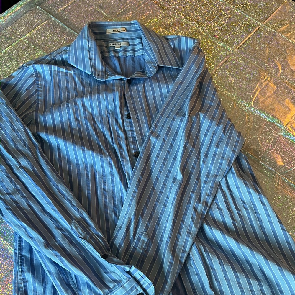 Men’s express fitted shirt.